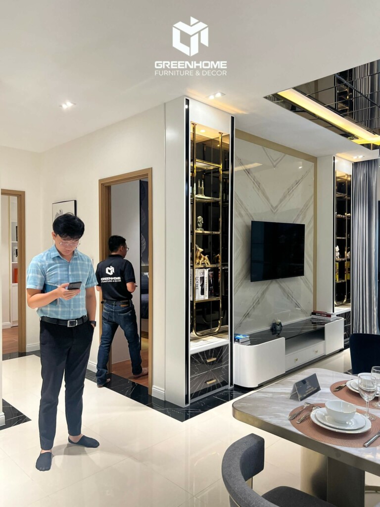 Anh Đức cùng ban quản lý công trình đi tham quan thiết kế nội thất nhà mẫu - Hình 4